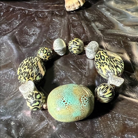 Leopard Print Beaded Bracelet. WA471 - Picture 1 of 4